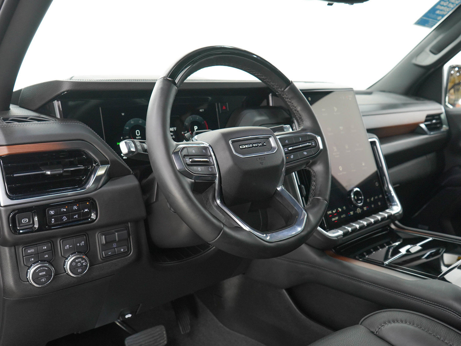 Used 2025 GMC Yukon Denali w/ Denali Reserve Package AWD/4WD image 27