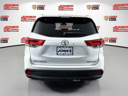 Certified 2019 Toyota Highlander XLE AWD/4WD image 17