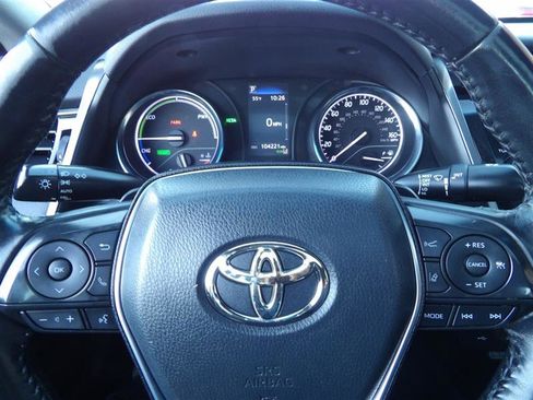 Used 2020 Toyota Camry SE w/ Sunroof Package image 22