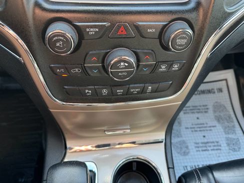 Used 2017 Jeep Grand Cherokee Limited image 23