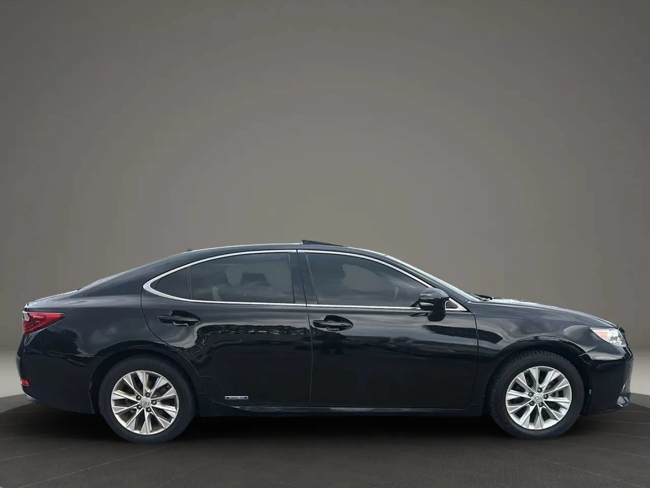 Used 2013 Lexus ES 300h w/ Luxury Pkg FWD image 14