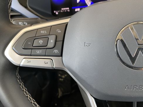Certified 2023 Volkswagen Taos SE FWD image 6
