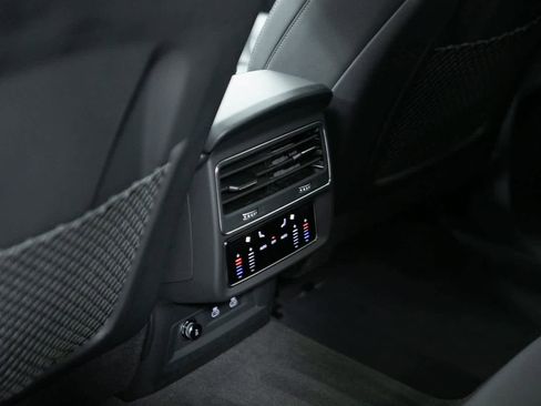 Used 2022 Audi Q8 Premium Plus image 24