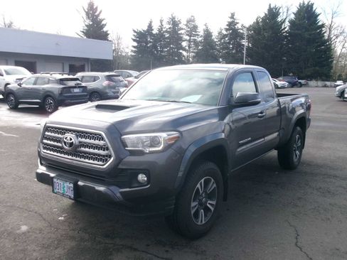 Used 2017 Toyota Tacoma TRD Sport w/ Premium & Technology Package image 1