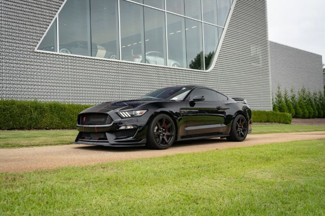 Used 2018 Ford Mustang Shelby GT350R w/ GT350R Equipment Group 920A RWD image 4