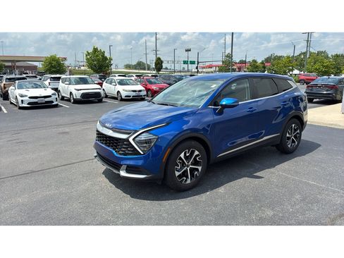 Used 2025 Kia Sportage EX FWD image 2
