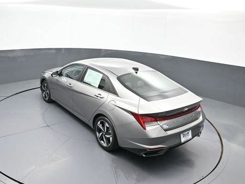 Certified 2023 Hyundai Elantra Limited w/ Preferred Accessory Package FWD image 39
