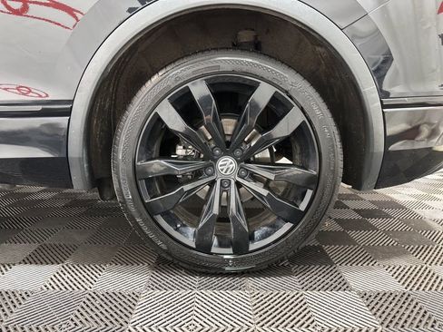 Used 2021 Volkswagen Tiguan SE R-Line image 29