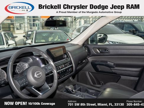 Used 2024 Nissan Pathfinder SV image 15