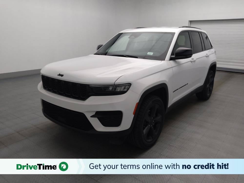 Used 2023 Jeep Grand Cherokee Altitude RWD image 1