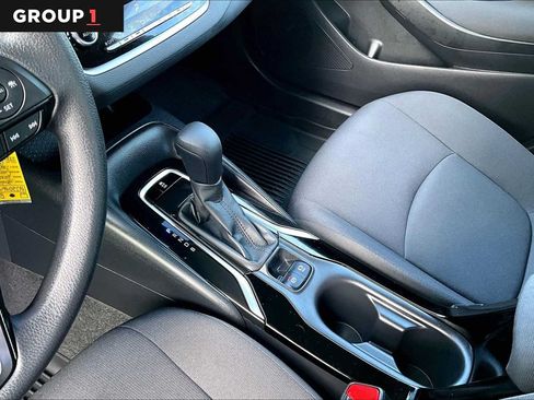 Used 2022 Toyota Corolla LE FWD image 17