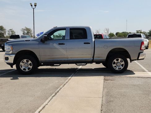 Used 2024 RAM 2500 Tradesman w/ Chrome Appearance Group AWD/4WD image 2