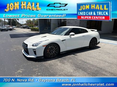 Used 2021 Nissan GT-R Premium AWD/4WD image 2