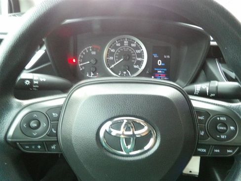 Used 2021 Toyota Corolla LE image 22