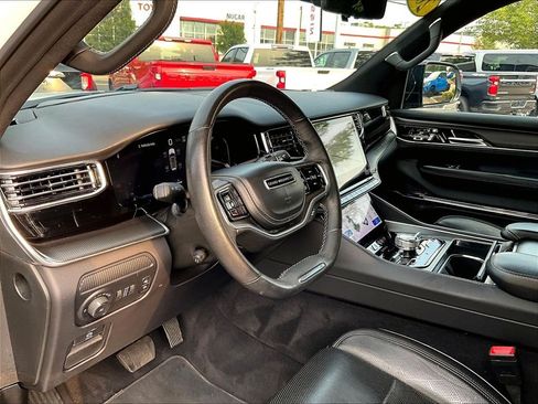 Used 2024 Jeep Grand Wagoneer L Series II AWD/4WD image 8