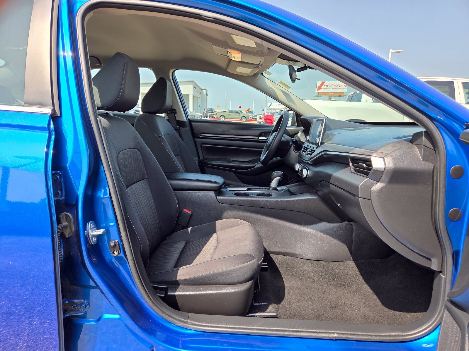 Used 2025 Nissan Altima 2.5 SV FWD image 19