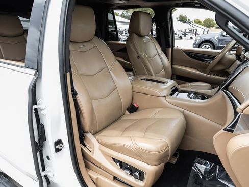 Used 2019 Cadillac Escalade Platinum AWD/4WD image 37