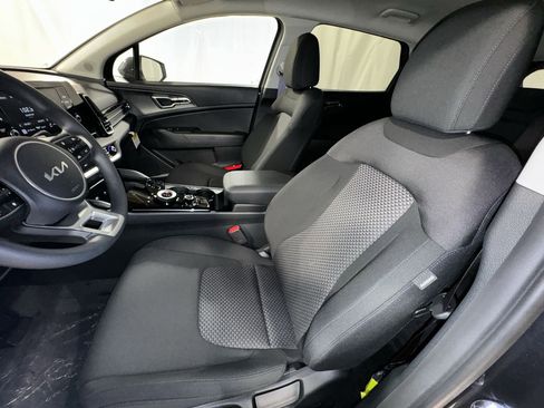 Certified 2025 Kia Sportage LX image 13