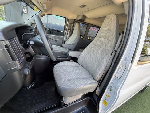 Used 2023 Chevrolet Express 3500 LT w/ LT Preferred Equipment Group RWD image 12