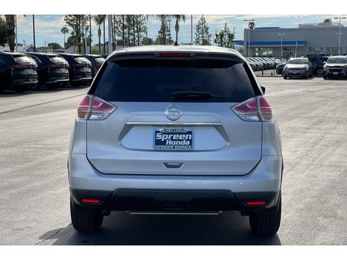 Used 2016 Nissan Rogue S FWD image 4