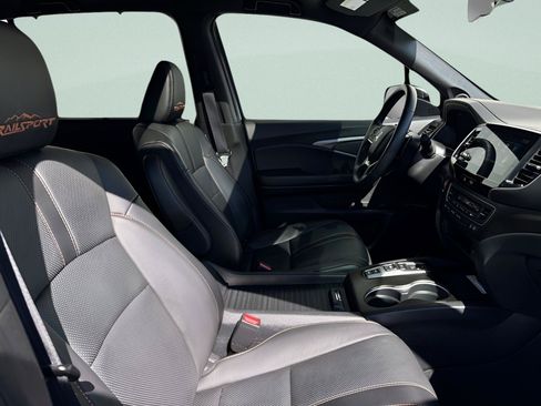 Certified 2023 Honda Passport TrailSport image 40
