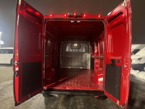 Used 2025 RAM ProMaster 2500 w/ Convenience Group image 8