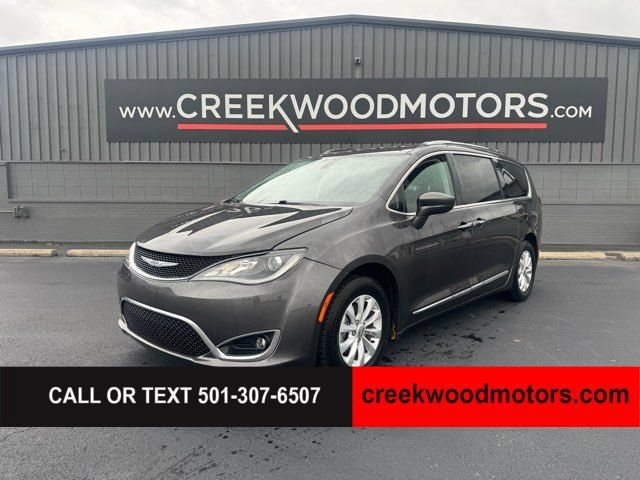 Used 2019 Chrysler Pacifica Touring-L FWD image 1