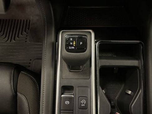 Used 2024 Nissan Pathfinder SL w/ Black Appearance Package AWD/4WD image 20