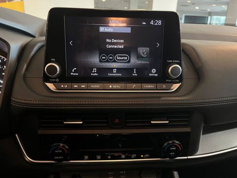 Used 2025 Nissan Rogue SV image 20