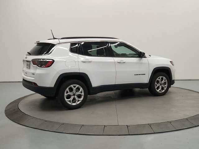 Used 2025 Jeep Compass Latitude AWD/4WD image 8