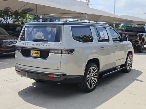 Used 2022 Jeep Grand Wagoneer Series III AWD/4WD image 3
