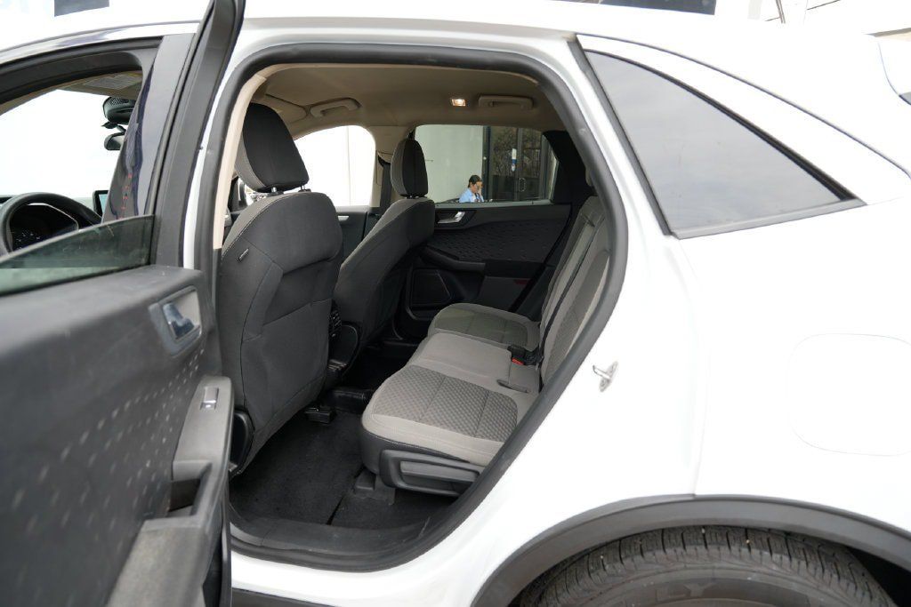 Used 2020 Ford Escape SE FWD image 24