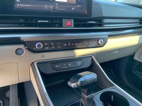 Used 2025 Kia Carnival SX w/ SX Dark Edition Package FWD image 27
