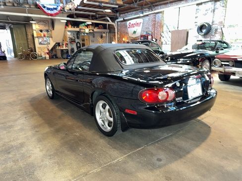 Used 2002 MAZDA MX-5 Miata image 5