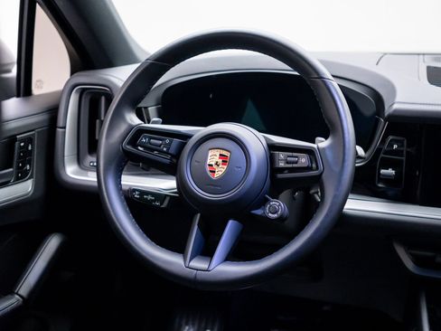 Used 2024 Porsche Cayenne Coupe AWD/4WD image 11