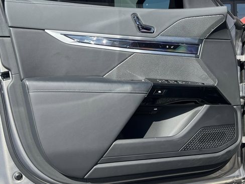 Used 2023 BMW i7 xDrive60 image 15