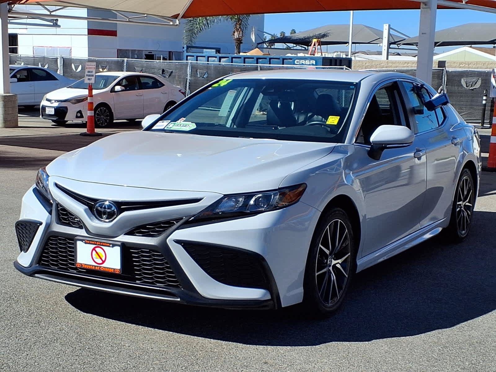 Used 2024 Toyota Camry SE w/ Convenience Package FWD image 3
