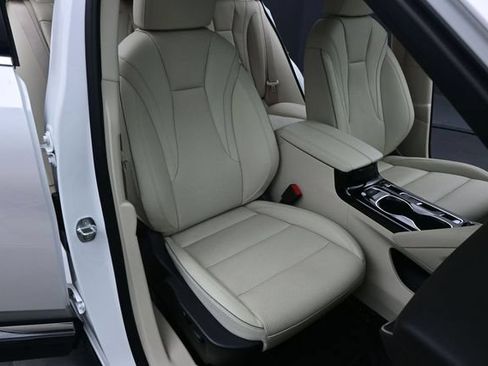 Used 2023 Buick Envision Essence AWD/4WD image 19