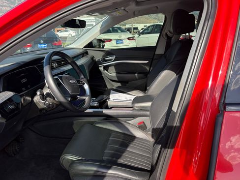 Used 2021 Audi e-tron Prestige w/ Prestige Package AWD/4WD image 12