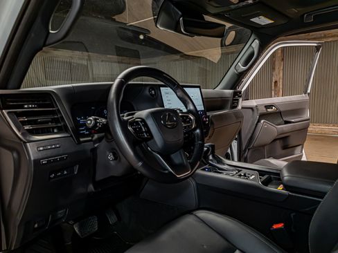 Used 2024 Lexus GX 550 AWD/4WD image 13