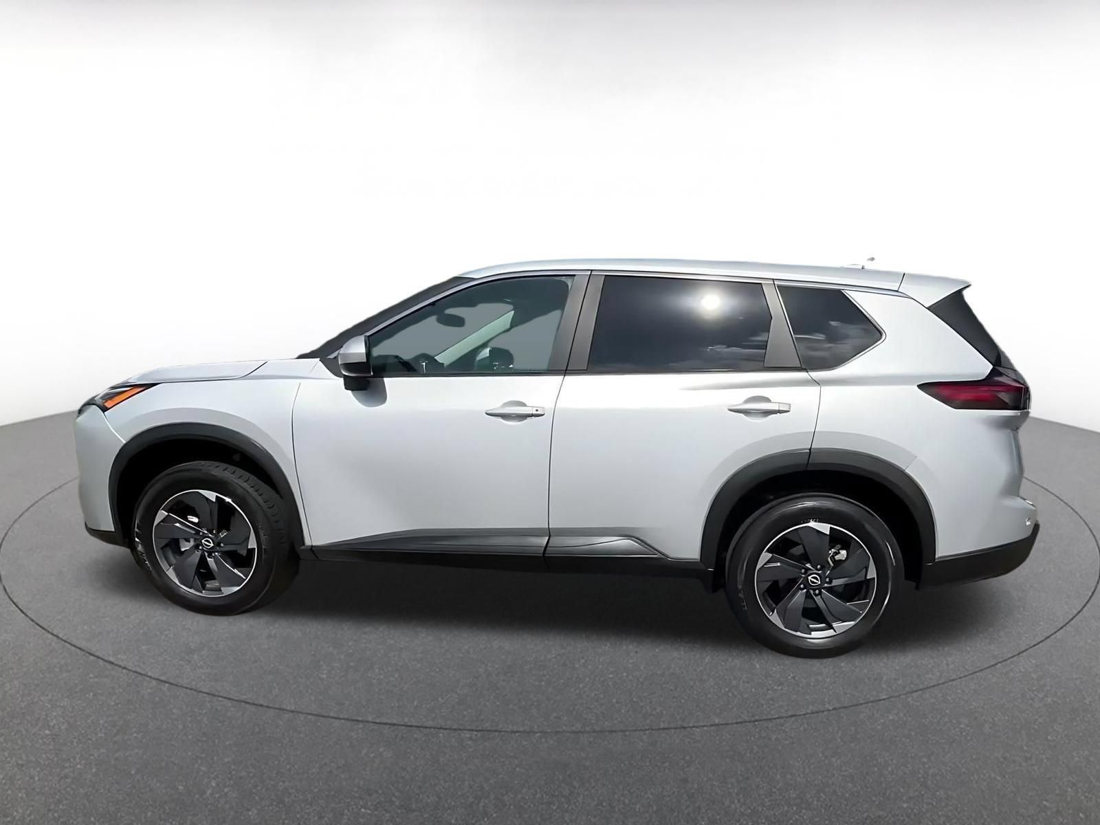 Used 2025 Nissan Rogue SV FWD image 8