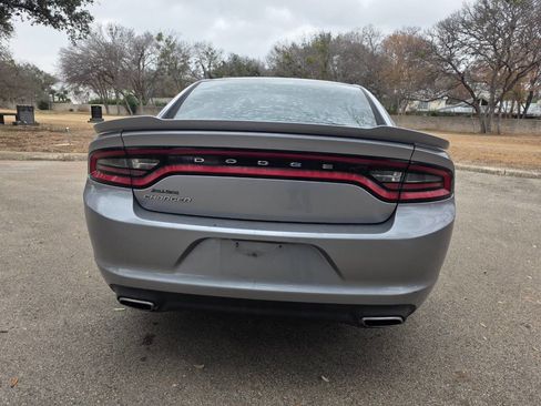 Used 2017 Dodge Charger SE image 4