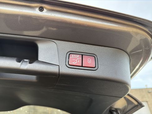 Used 2026 Mercedes-Benz GLB 250 4MATIC image 29