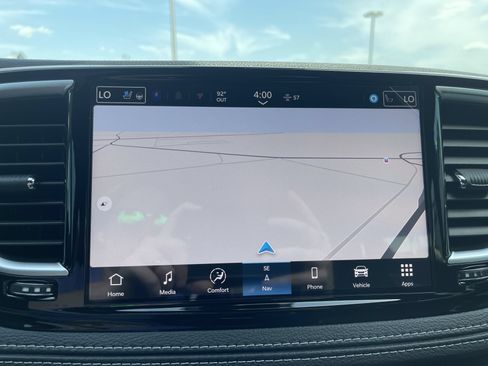 New 2025 Chrysler Pacifica Limited FWD image 26