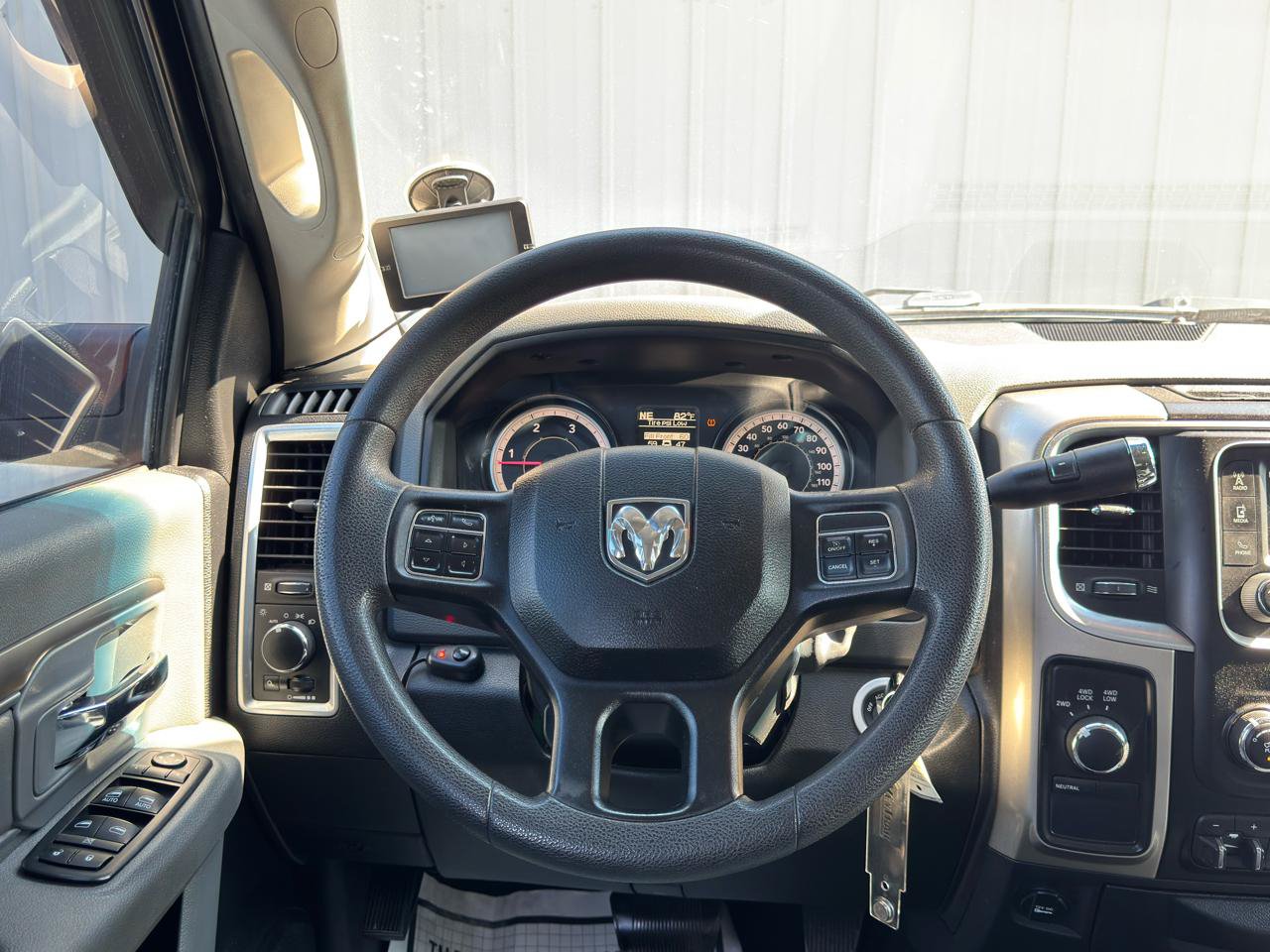 Used 2018 RAM 2500 SLT AWD/4WD image 17