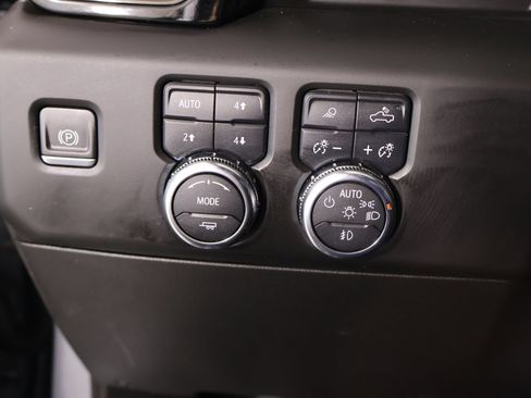 Used 2023 GMC Sierra 1500 AT4 w/ AT4 Premium Package AWD/4WD image 9