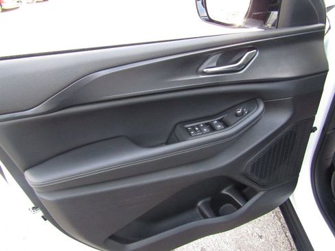 Used 2024 Jeep Grand Cherokee L Laredo image 24