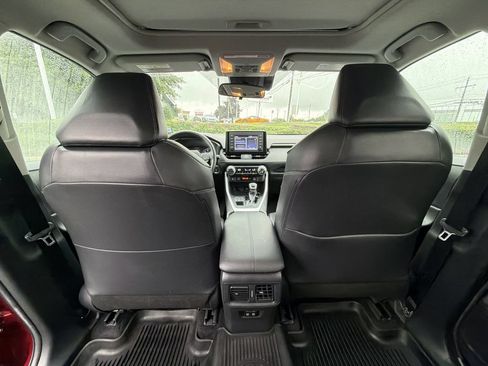 Used 2019 Toyota RAV4 XLE Premium w/ Cold Weather Package AWD/4WD image 20