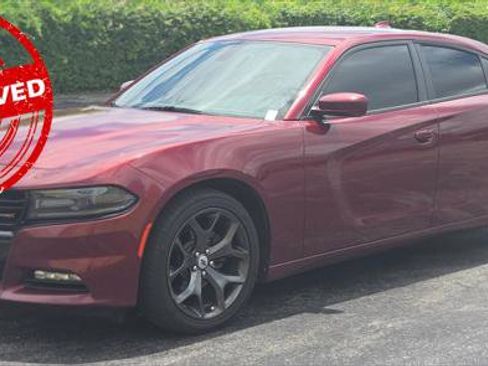 Used 2017 Dodge Charger SXT w/ Plus Group RWD image 2