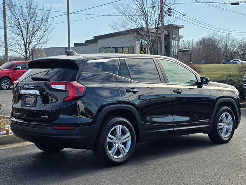 Used 2024 GMC Terrain SLE image 5
